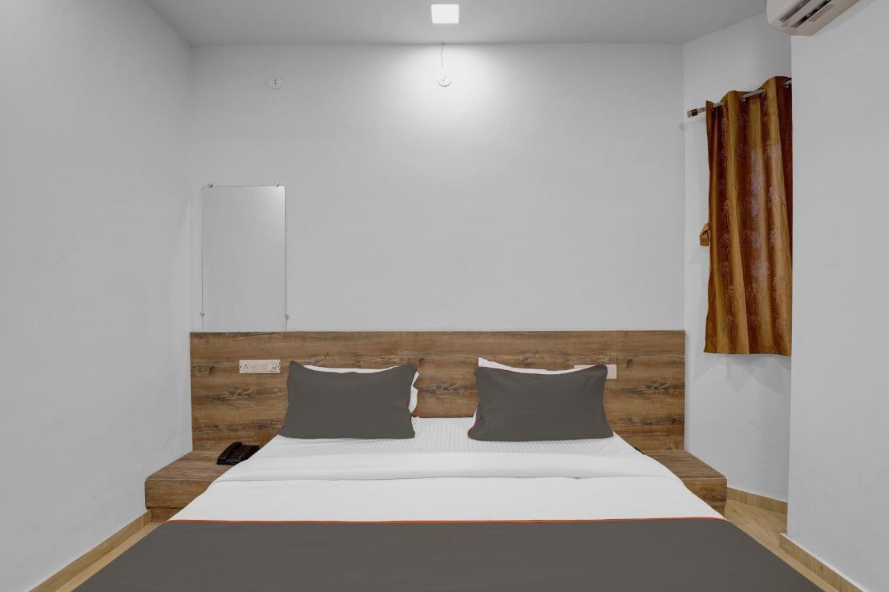 Collection O 83344 Hotel New River Rajkot Exterior photo