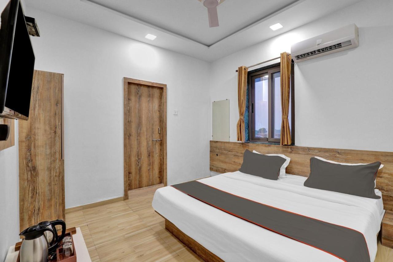 Collection O 83344 Hotel New River Rajkot Exterior photo